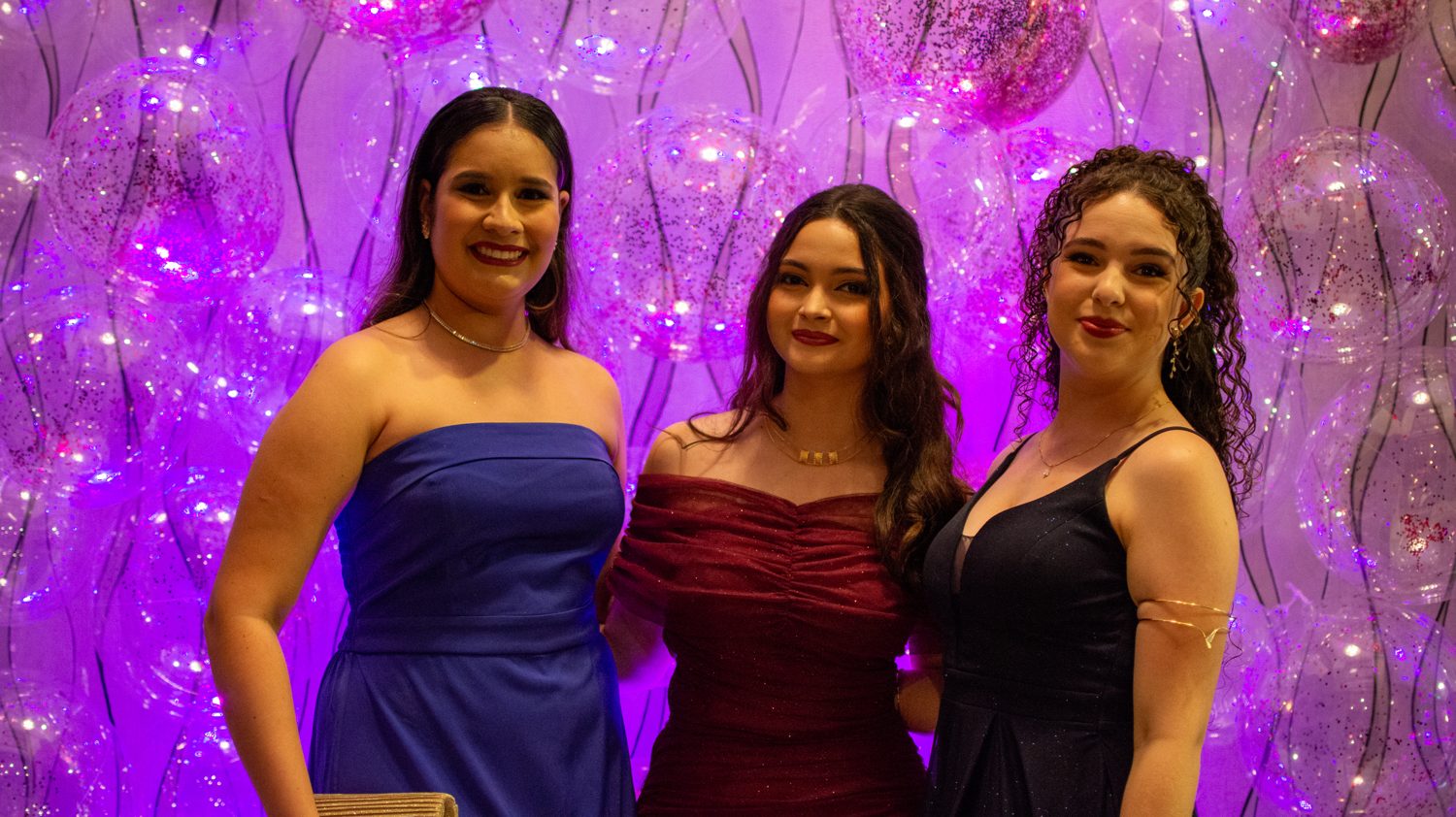 Cenário iluminado de festa de debutante